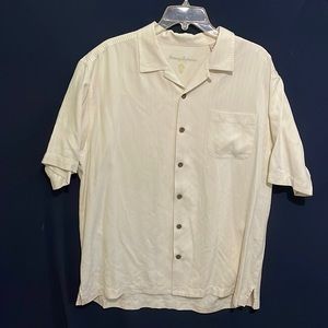 Men’s Tommy Bahama Size Large 100% silk button down shirt sleeve shirt